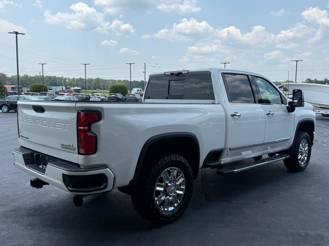 Used 2024 Chevrolet Silverado 2500 High Country w/ High Country Premium Package AWD/4WD image 5