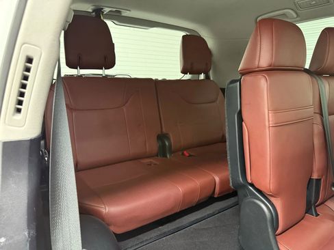 Used 2020 Lexus LX 570 4WD w/ 3rd Row & Luxury Pkg image 18