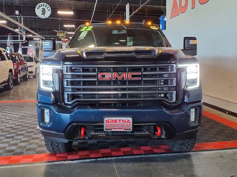 Used 2022 GMC Sierra 2500 AT4 w/ AT4 Preferred Package AWD/4WD image 2