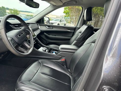 Used 2023 Jeep Grand Cherokee L Limited AWD/4WD image 10