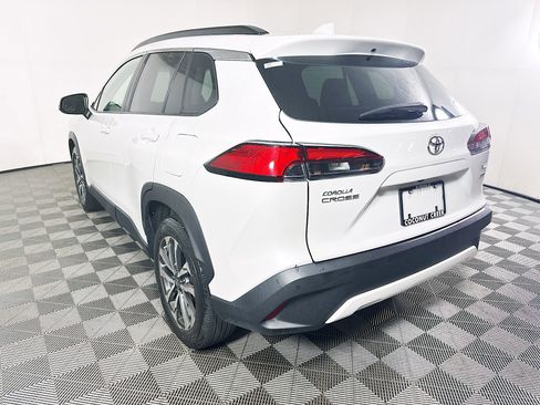 Used 2023 Toyota Corolla Cross XLE w/ Convenience Package AWD/4WD image 5