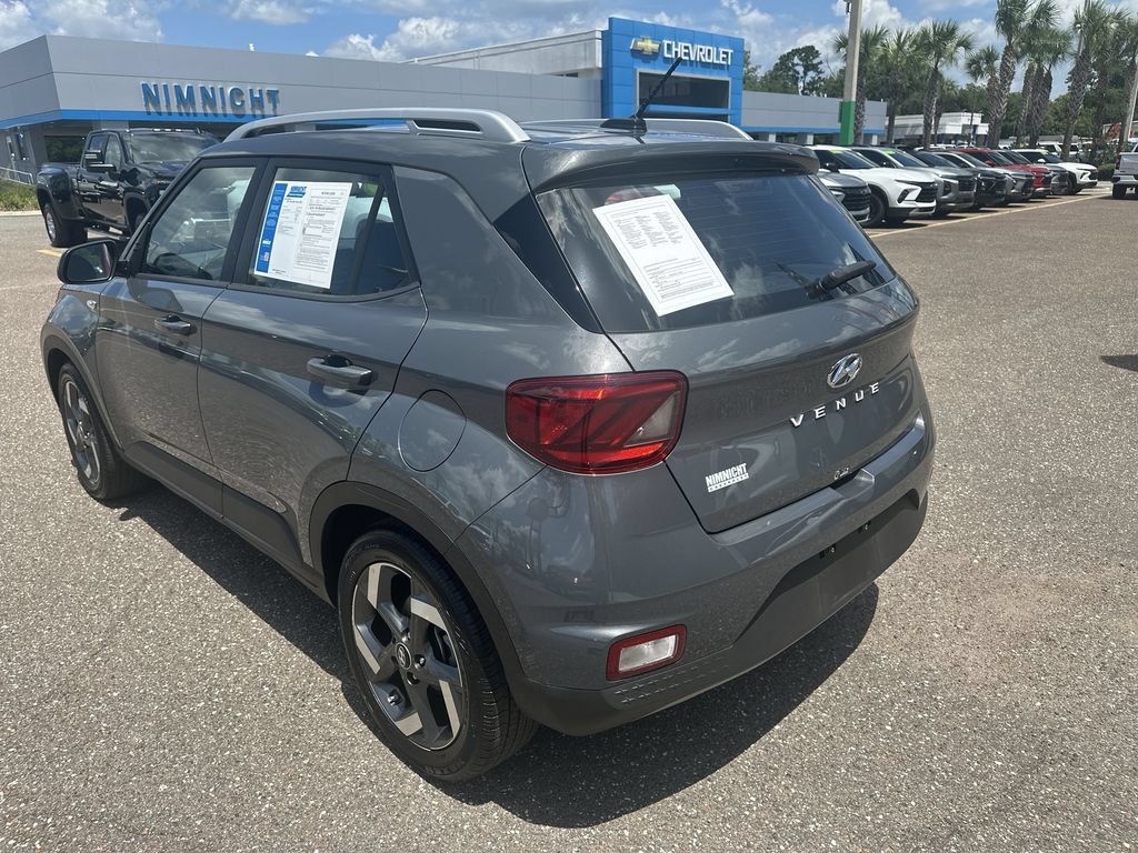 Used 2025 Hyundai Venue SEL FWD image 14