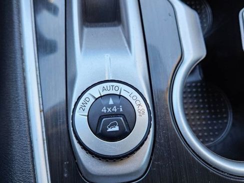 Used 2020 Nissan Pathfinder S AWD/4WD image 17