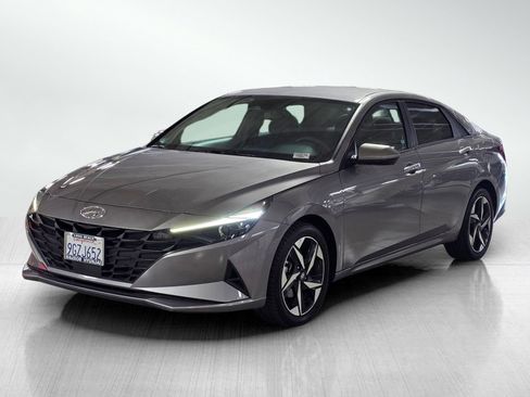 Used 2023 Hyundai Elantra SEL w/ Convenience Package FWD image 3