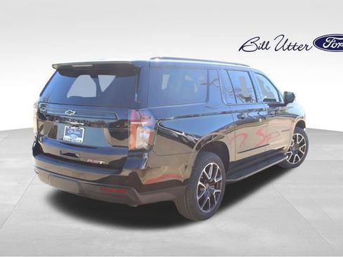 Used 2023 Chevrolet Suburban RST image 5