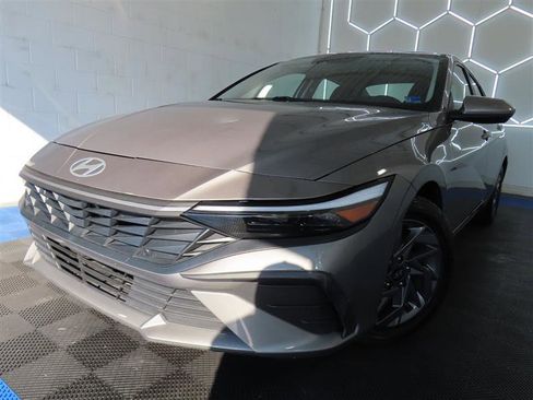 Used 2024 Hyundai Elantra SEL FWD image 1