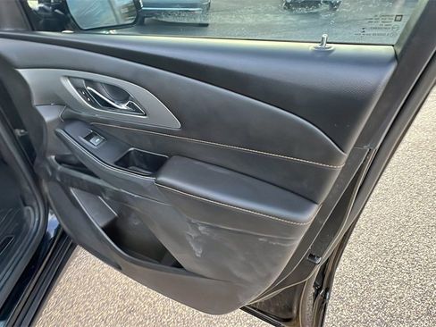 Used 2019 Chevrolet Traverse LT image 16
