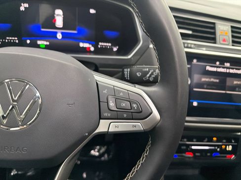 Used 2023 Volkswagen Tiguan SE w/ Panoramic Sunroof Package FWD image 26