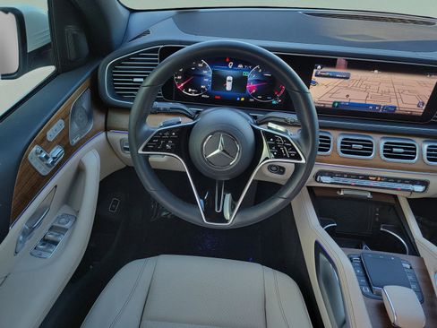 Certified 2025 Mercedes-Benz GLS 450 4MATIC image 20