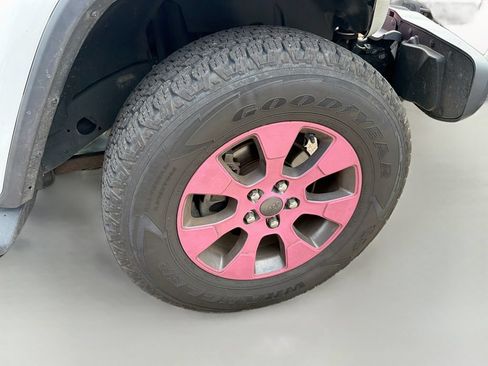 Used 2018 Jeep Wrangler Unlimited Sahara AWD/4WD image 9