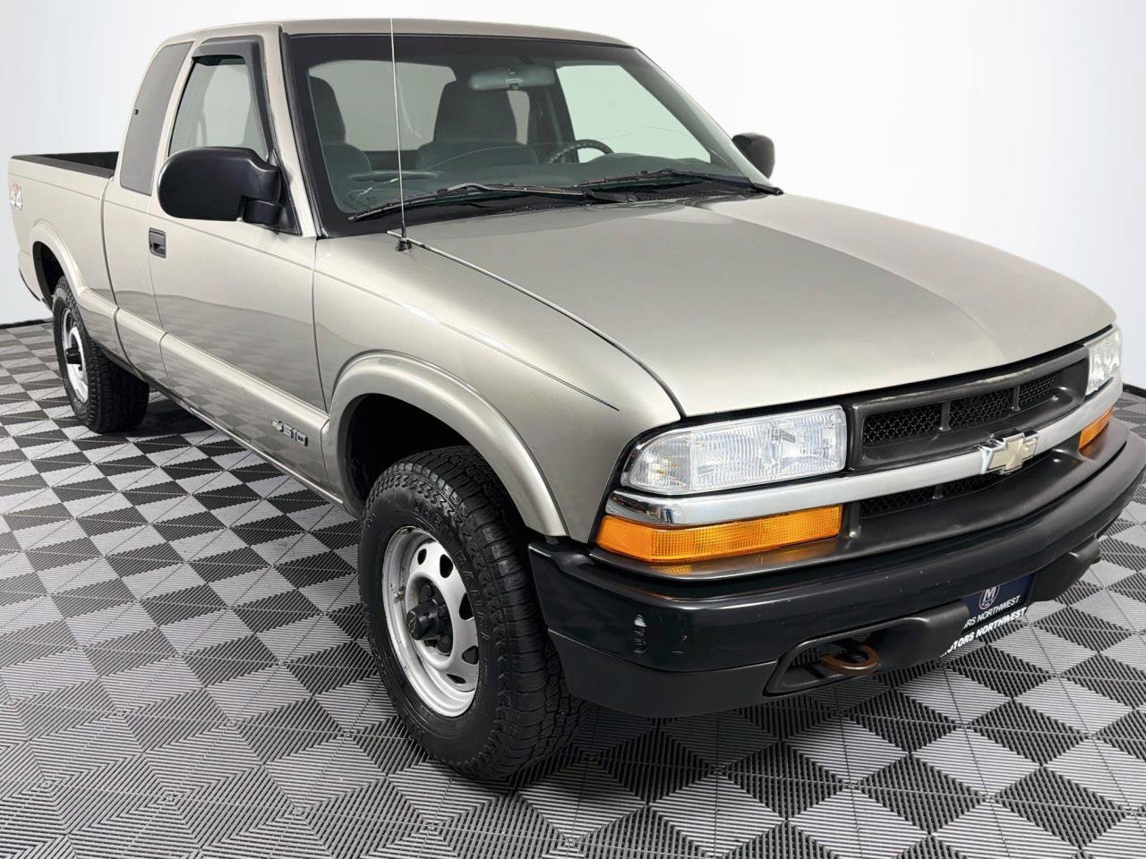 Used 2001 Chevrolet S10 Pickup 4x4 Extended Cab image 26