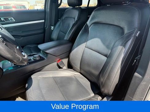 Used 2016 Ford Explorer XLT w/ Equipment Group 202A image 10