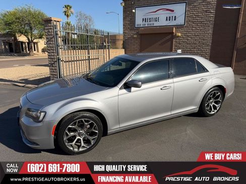 Used 2018 Chrysler 300 S RWD image 4