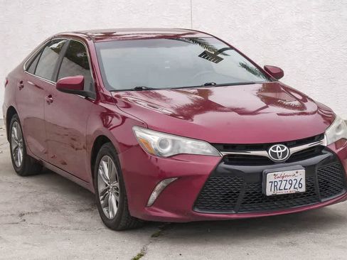 Used 2016 Toyota Camry SE FWD image 3