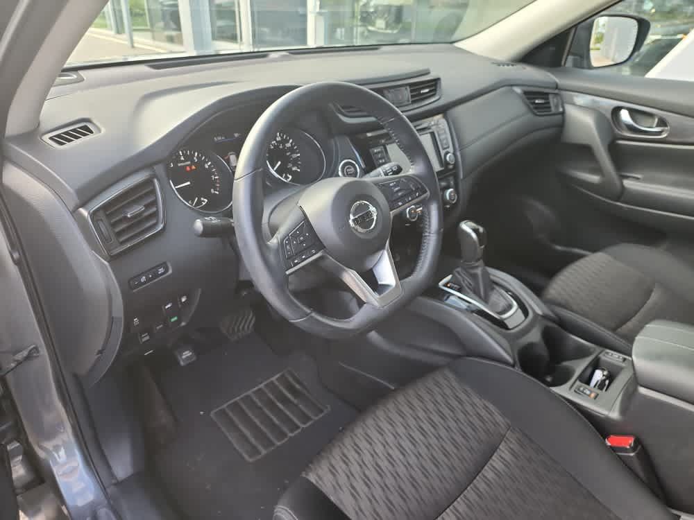 Used 2018 Nissan Rogue SV AWD/4WD image 5