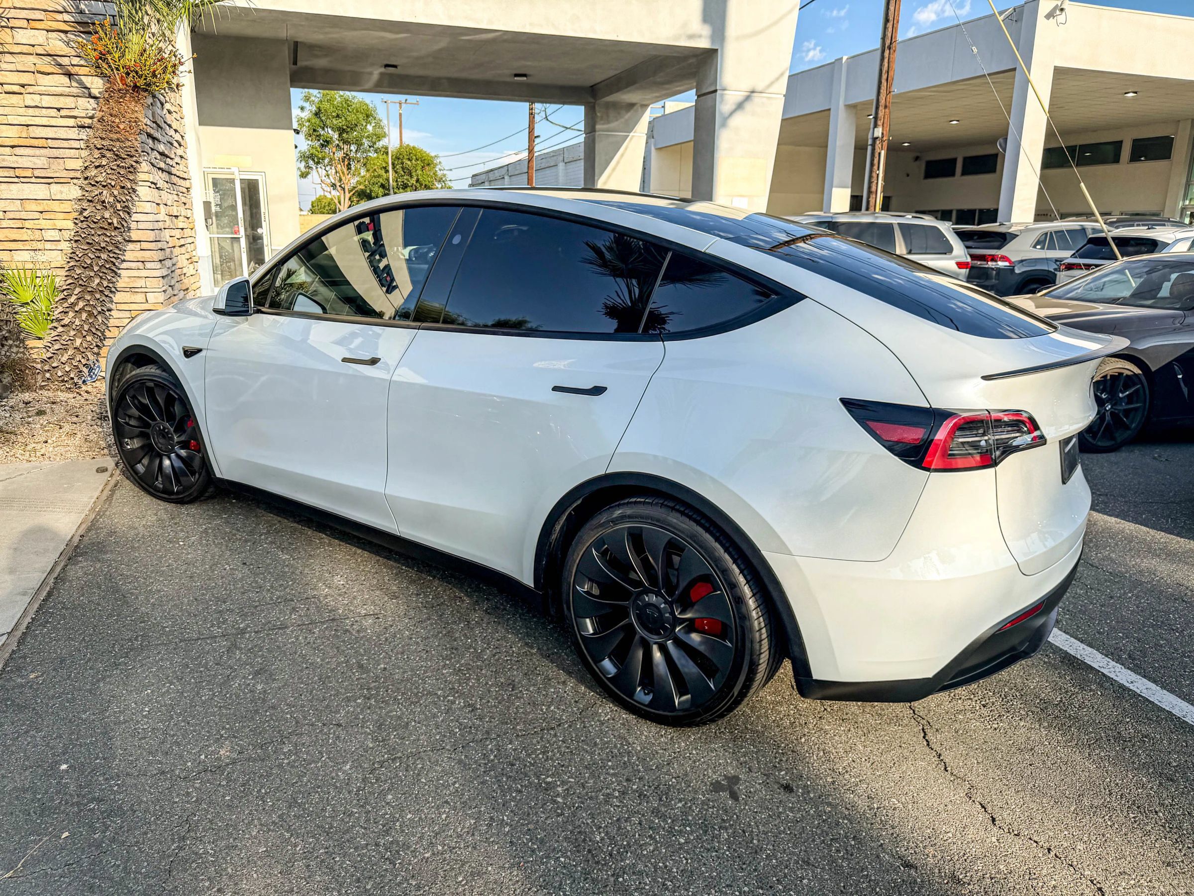 Used 2023 Tesla Model Y Performance AWD/4WD image 4