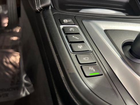 Used 2016 BMW M4 Convertible image 34