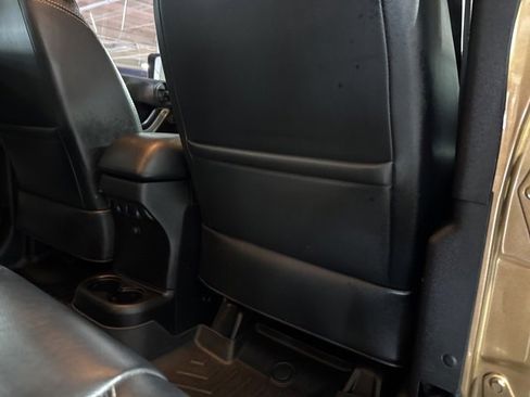 Used 2015 Jeep Wrangler Unlimited Sahara image 32