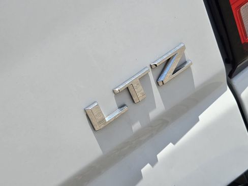 Used 2024 Chevrolet Silverado 2500 LTZ w/ LTZ Convenience Package AWD/4WD image 8