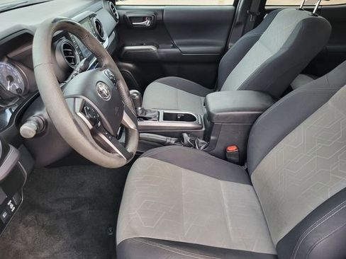 Used 2021 Toyota Tacoma TRD Off-Road w/ Technology Package AWD/4WD image 19