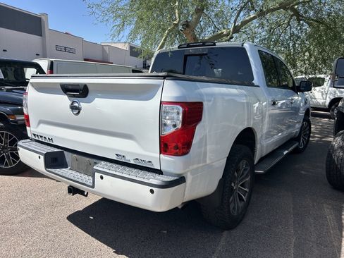 Used 2017 Nissan Titan SL AWD/4WD image 5