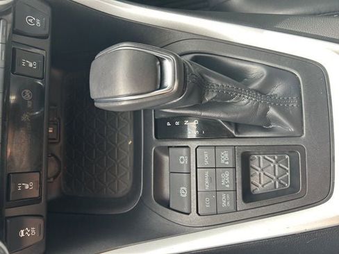 Used 2022 Toyota RAV4 XLE Premium AWD/4WD image 25