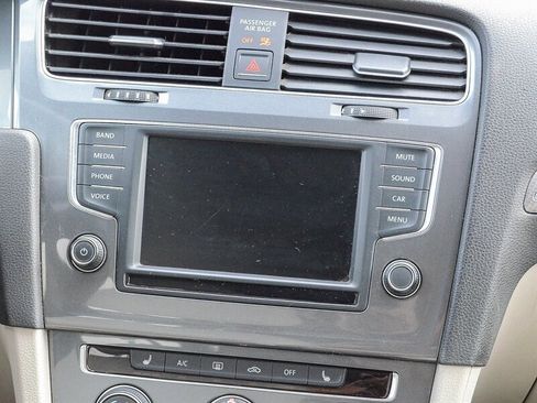 Used 2017 Volkswagen Golf Alltrack S image 18