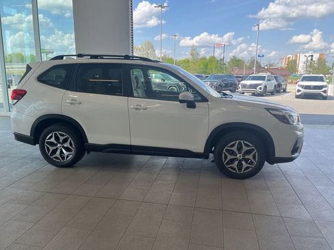 Used 2020 Subaru Forester Premium image 4