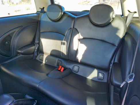 Used 2011 MINI Cooper Hardtop image 18