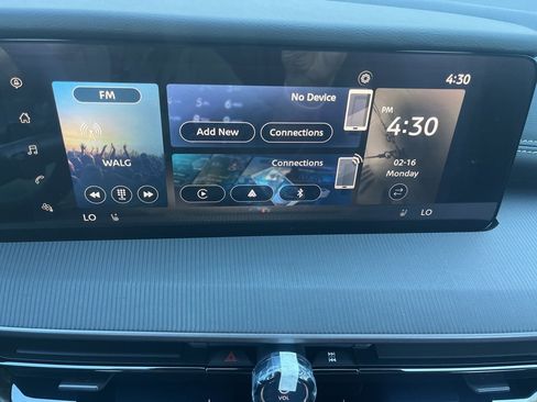 Used 2025 Nissan Murano SV image 15