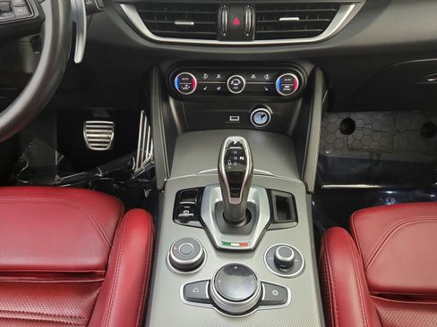 Used 2022 Alfa Romeo Stelvio Veloce AWD/4WD image 24