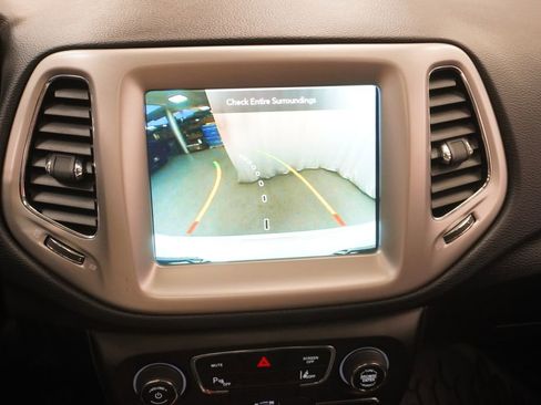 Certified 2020 Jeep Compass Latitude image 32