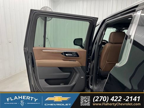 Used 2025 Chevrolet Suburban High Country AWD/4WD image 10