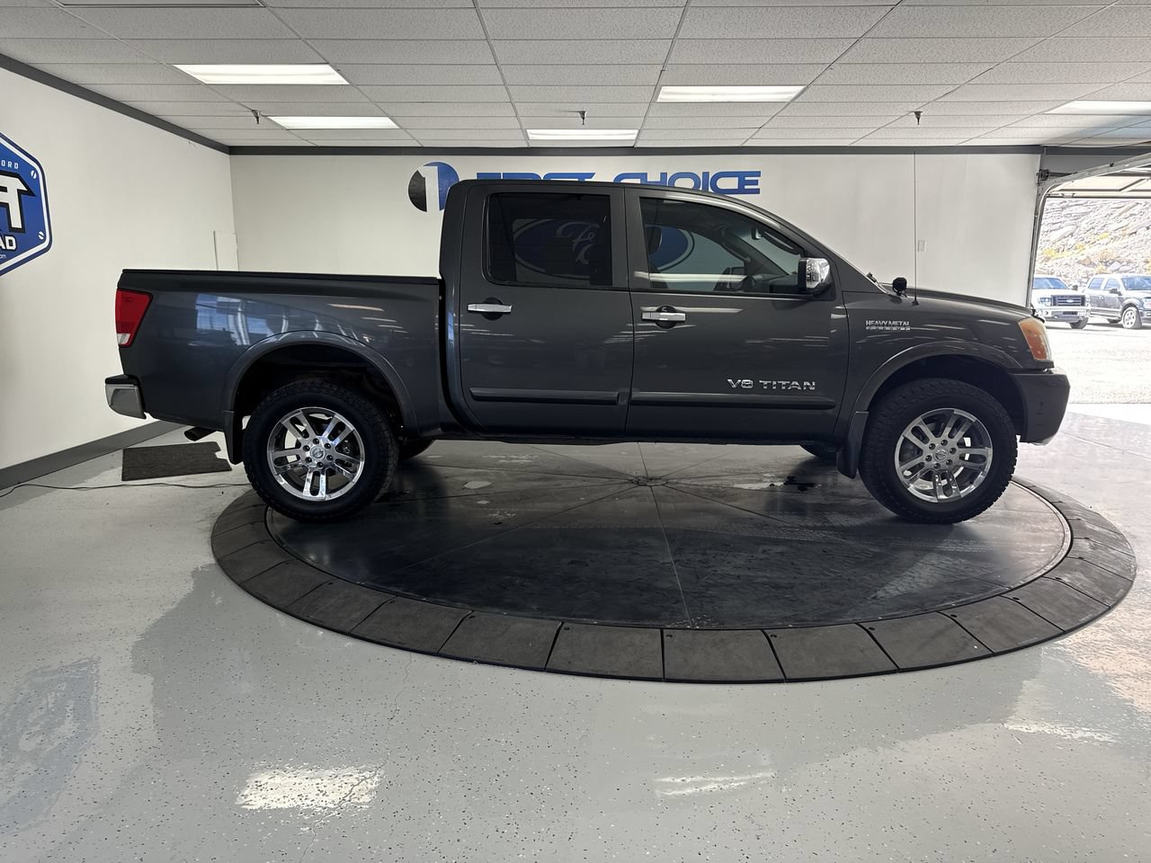 Used 2009 Nissan Titan LE AWD/4WD image 9