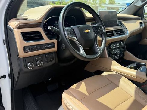 Used 2023 Chevrolet Suburban Premier w/ Premium Package RWD image 3