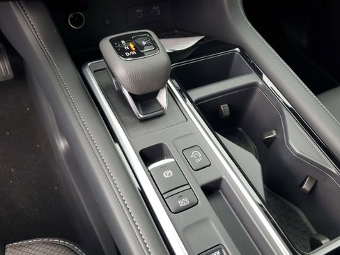 New 2025 Nissan Pathfinder SL image 18