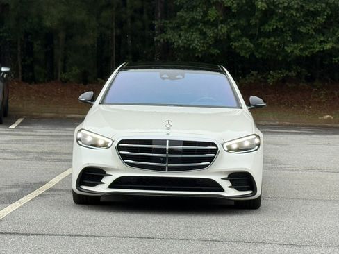 Used 2022 Mercedes-Benz S 580 4MATIC Sedan w/ AMG Line Package image 2
