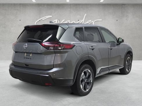 Used 2025 Nissan Rogue SV FWD image 16