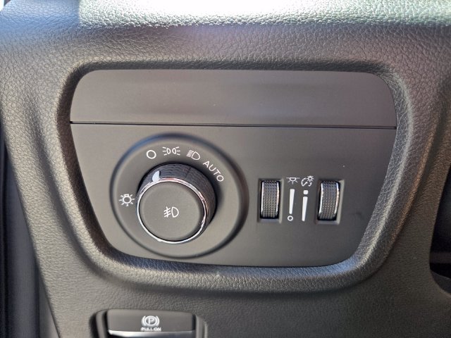New 2026 Jeep Grand Cherokee Limited w/ Luxury Tech Group II RWD image 22