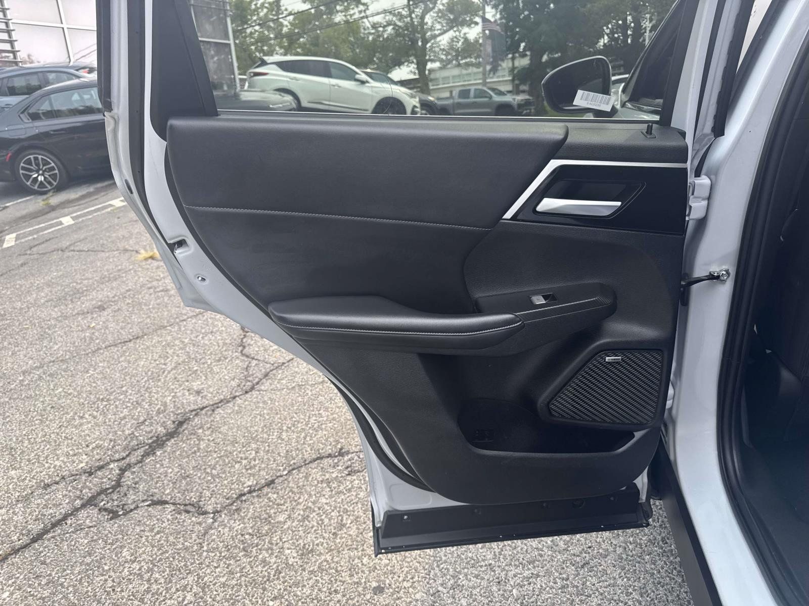 Used 2025 Mitsubishi Outlander SE AWD/4WD image 11