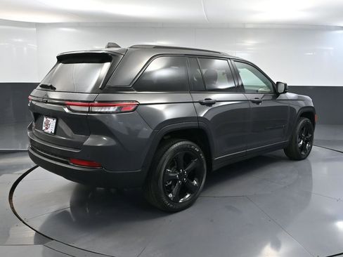 Used 2023 Jeep Grand Cherokee Altitude AWD/4WD image 6