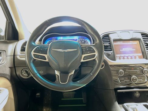 Used 2022 Chrysler 300 Touring L image 20