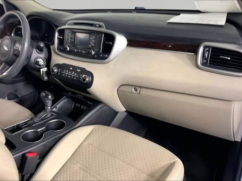 Used 2017 Kia Sorento LX FWD image 24