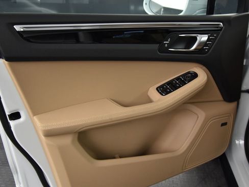 New 2026 Porsche Macan image 22