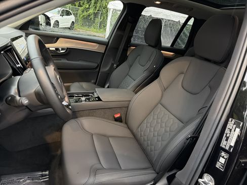 Certified 2026 Volvo XC90 B6 Plus AWD/4WD image 16