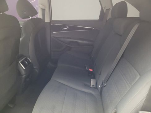 Used 2019 Kia Sorento FWD image 18