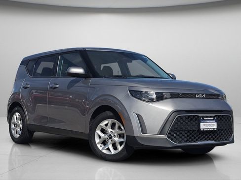 Used 2023 Kia Soul LX w/ Option Group 015 FWD image 2