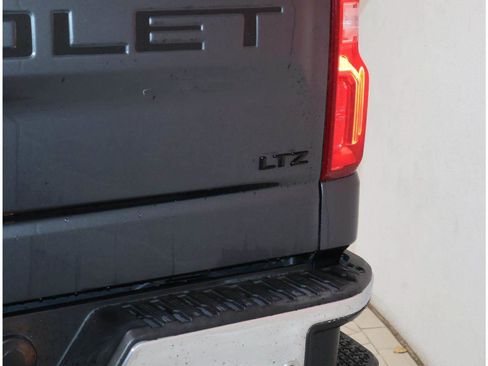 Used 2021 Chevrolet Silverado 1500 LTZ w/ LTZ Premium Package AWD/4WD image 6