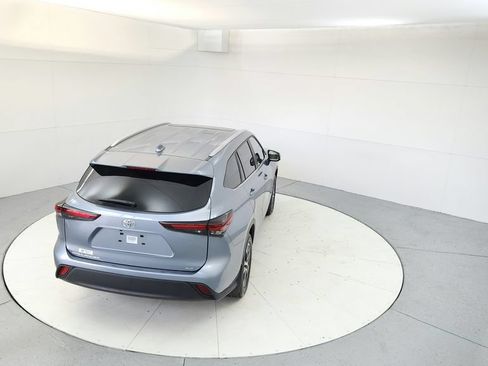 Certified 2024 Toyota Highlander XLE FWD image 15