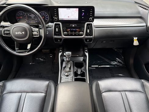 Used 2022 Kia Sorento S FWD image 3